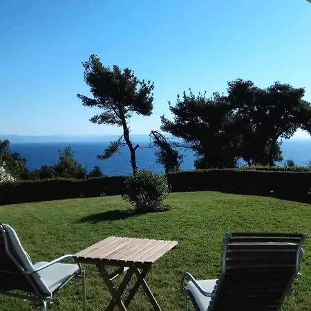 Garden Bliss With Sea Views, Apartment